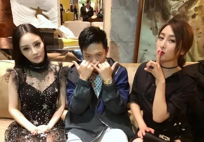 房卡必备教程“炸 金花房卡代理步骤”获取房卡教程-哔哩哔哩 房卡必备教程“炸 金花房卡代理步骤”获取房卡教程-哔哩哔哩