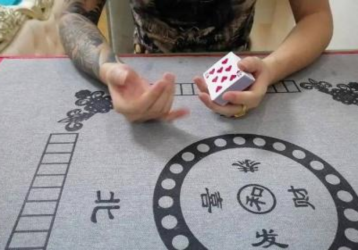 秒懂百科“微信开金花群房卡到哪里买”房卡详细充值